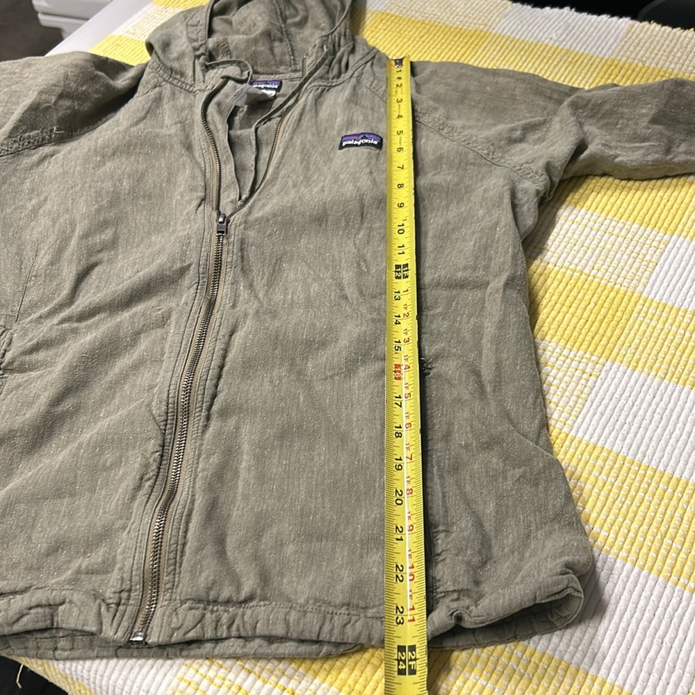 Patagonia Women's Olive Green Full-Zip Hoodie Sweater - Picture 8 of 10